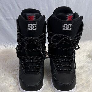 NWT DC Black and White Snowboard Boot with White DC Logos Men size 8